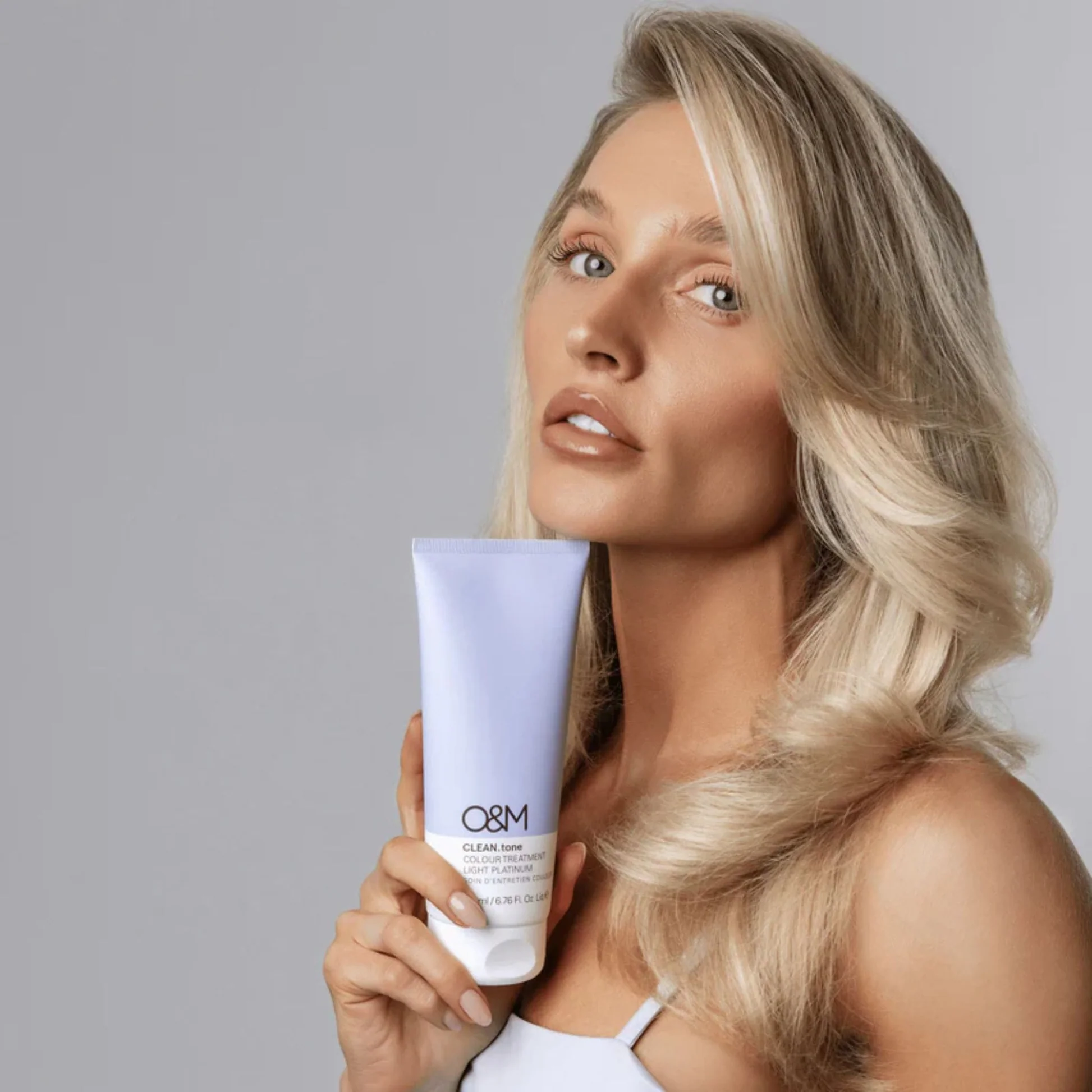 O&M CLEAN.tone Colour Treatment 200ml Light Platinum